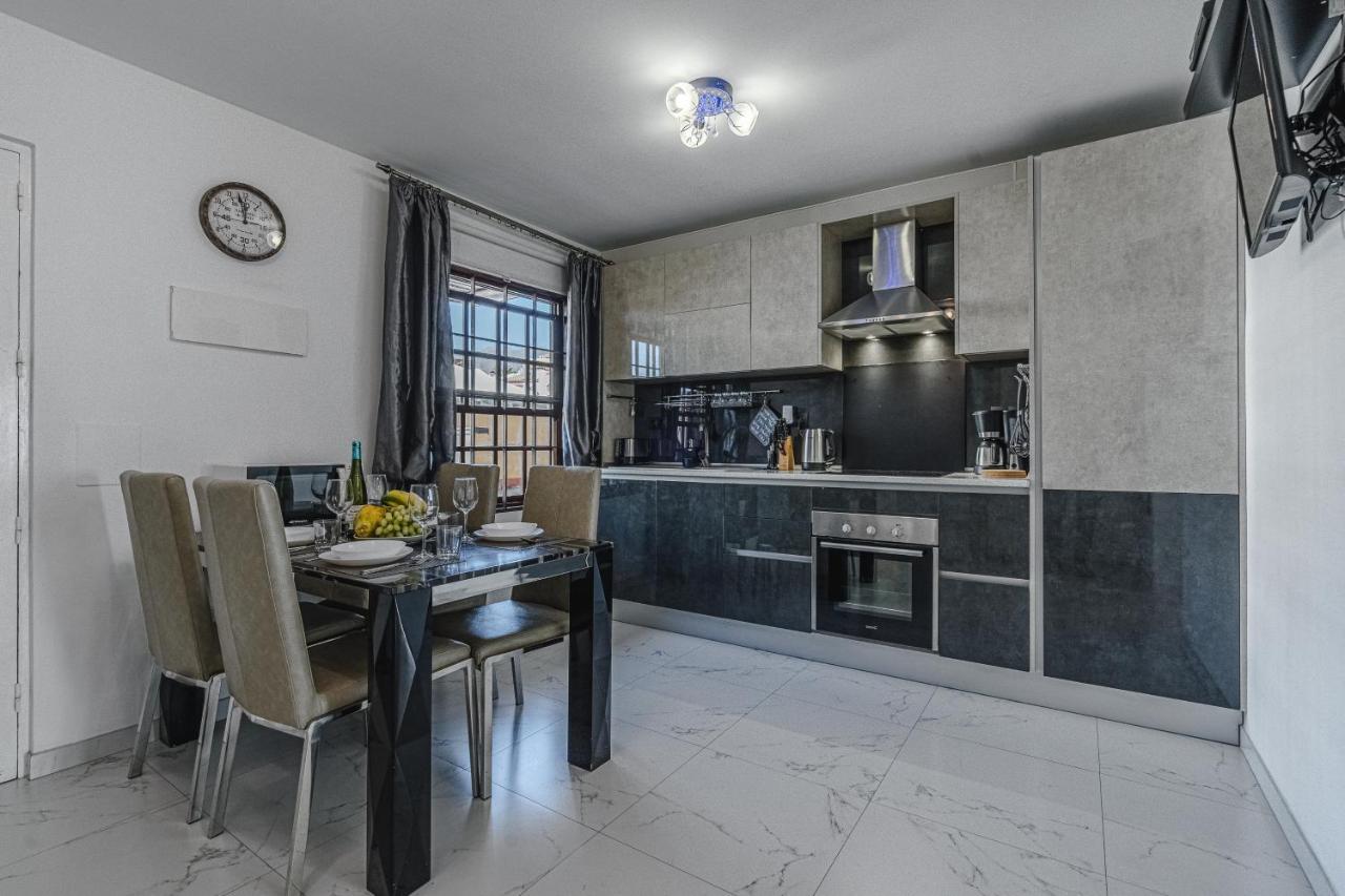 Amazing 3 Bedroom Apartment On The First Line Of The Best Las Americas Beach, Air Conditioner And Terrace Ocean View Playa de las Américas Exterior foto
