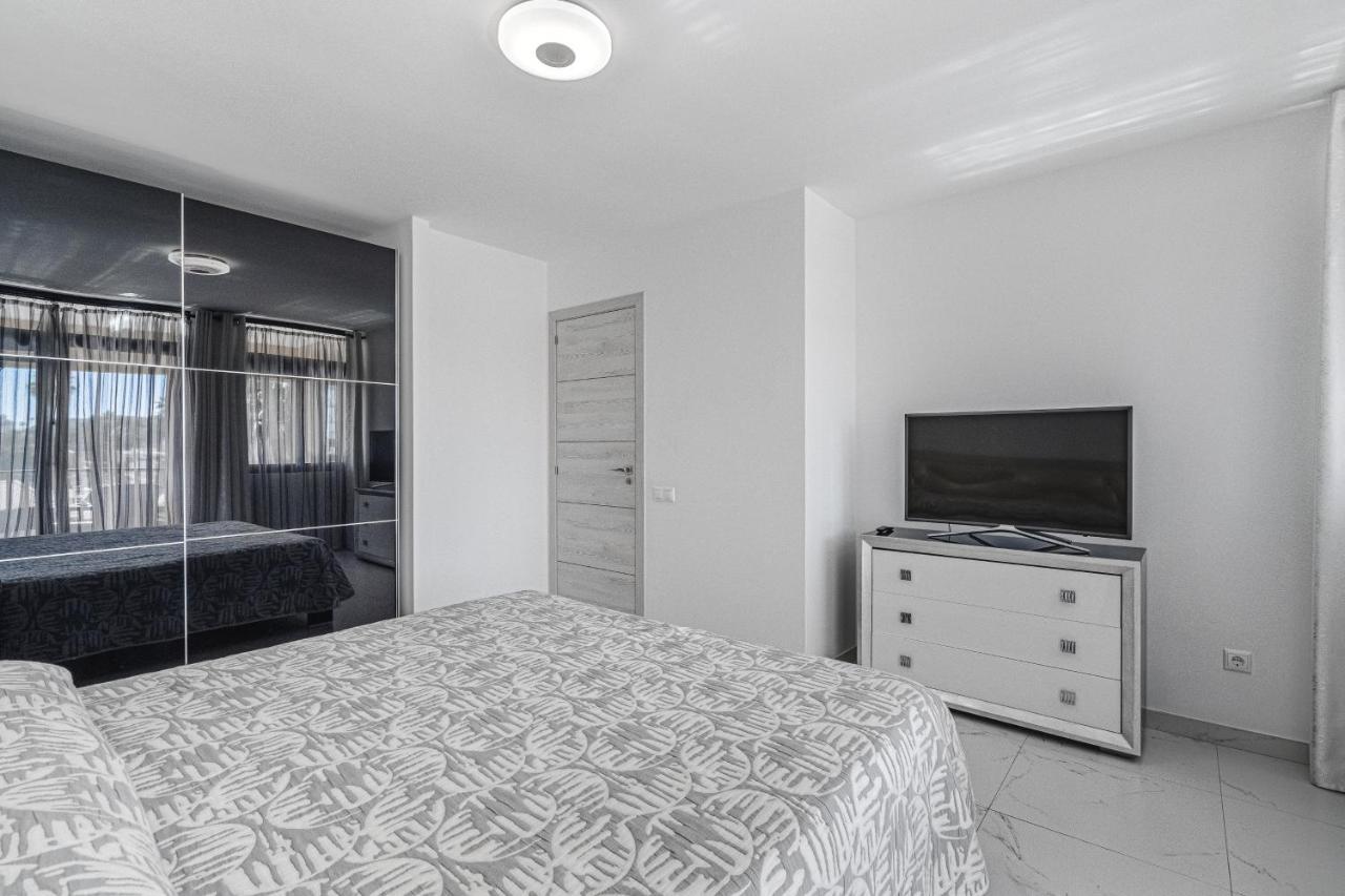 Amazing 3 Bedroom Apartment On The First Line Of The Best Las Americas Beach, Air Conditioner And Terrace Ocean View Playa de las Américas Exterior foto